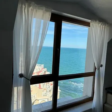 с изглед към морето в ла мер Golden Sands