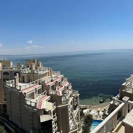 с изглед към морето в ла мер Apartment Golden Sands
